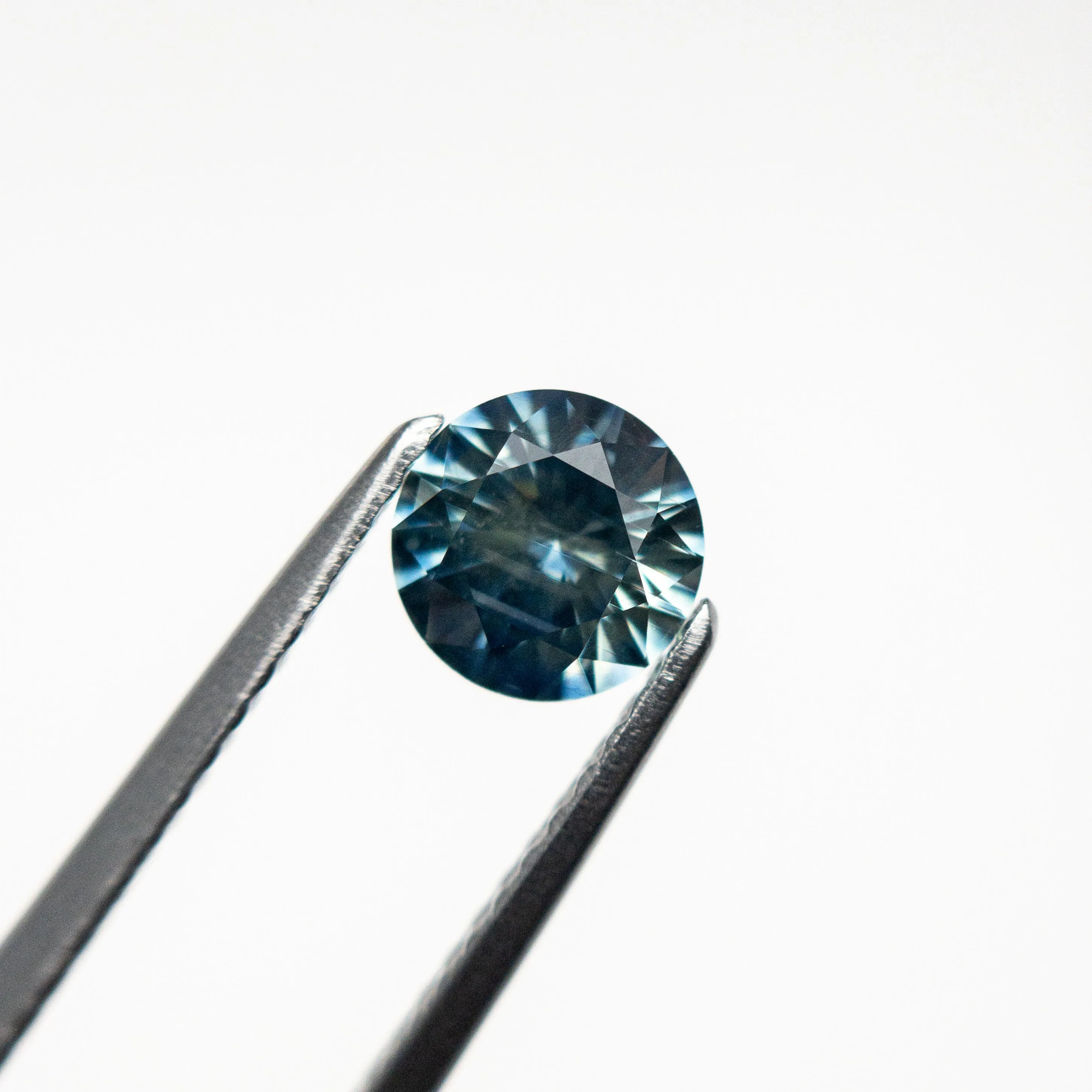 0.71ct 5.42x5.41x3.44 Round Brilliant Sapphire 19860-01