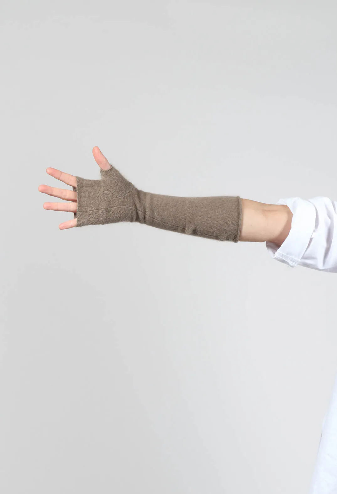 Fingerless Gloves in Cappuccino